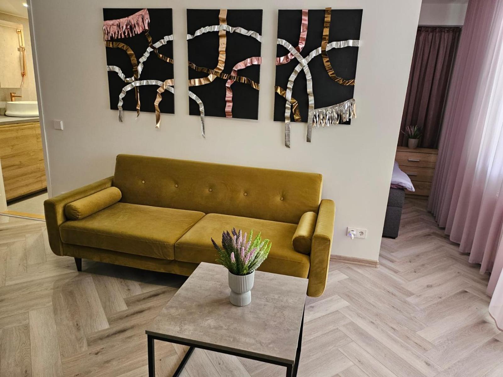 Stylish 1 Bedroom With Full Kitchen And Bathroom In Kadriorg, Centre Tallinn