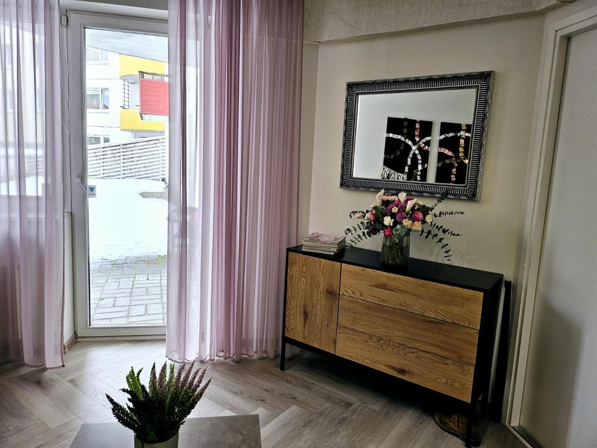 Stylish 1 Bedroom With Full Kitchen And Bathroom In Kadriorg, Centre Tallinn